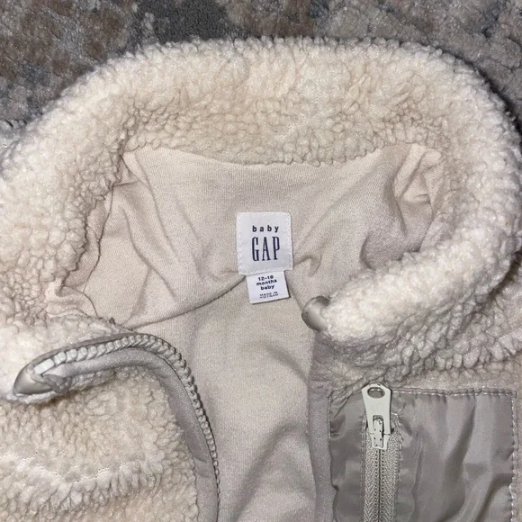 Gap Baby Sherpa jacket size 12-18 months - Picture 3 of 3